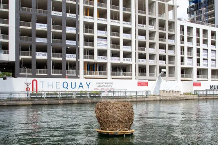 تبدیل زباله‌های اسکله‌ تورنتو به سازه‌ هنری شناور